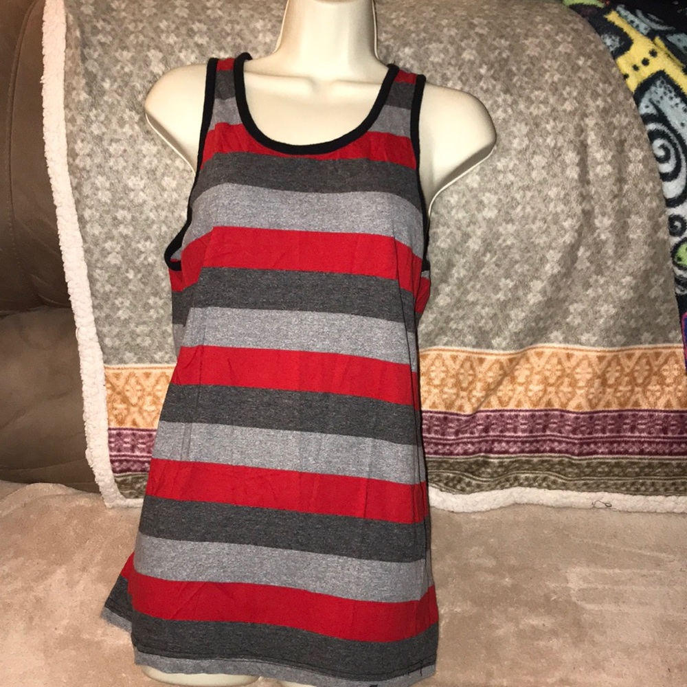 Distortion Large red grey black tank top 💕